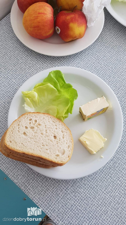 Zdjęcia posiłków ze szpitala na Bielanach