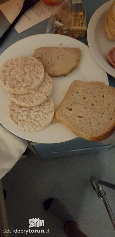 Zdjęcia posiłków ze szpitala na Bielanach