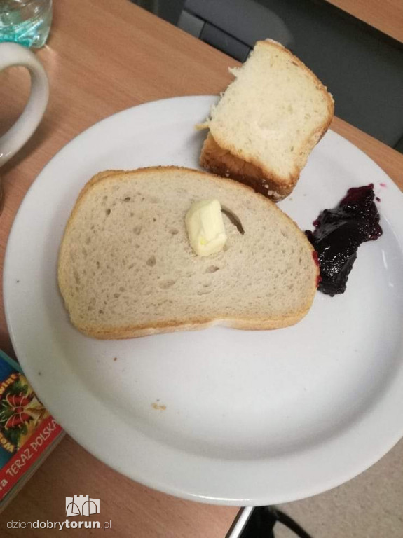 Zdjęcia posiłków ze szpitala na Bielanach