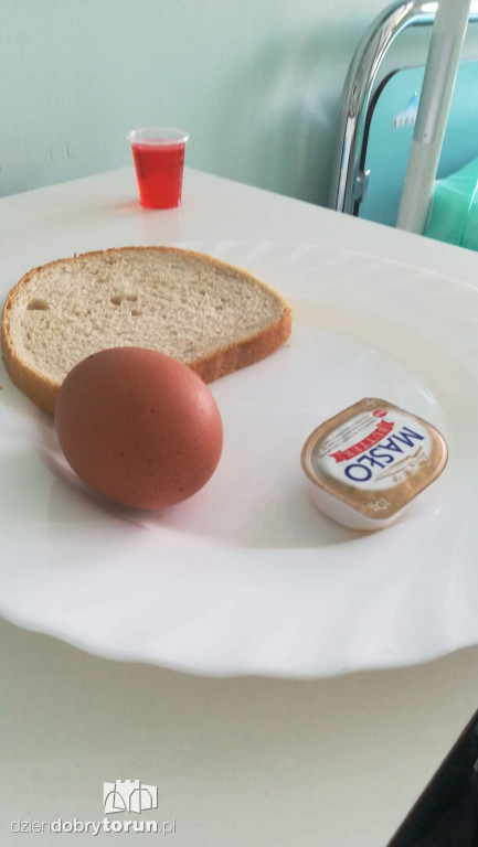 Zdjęcia posiłków ze szpitala na Bielanach