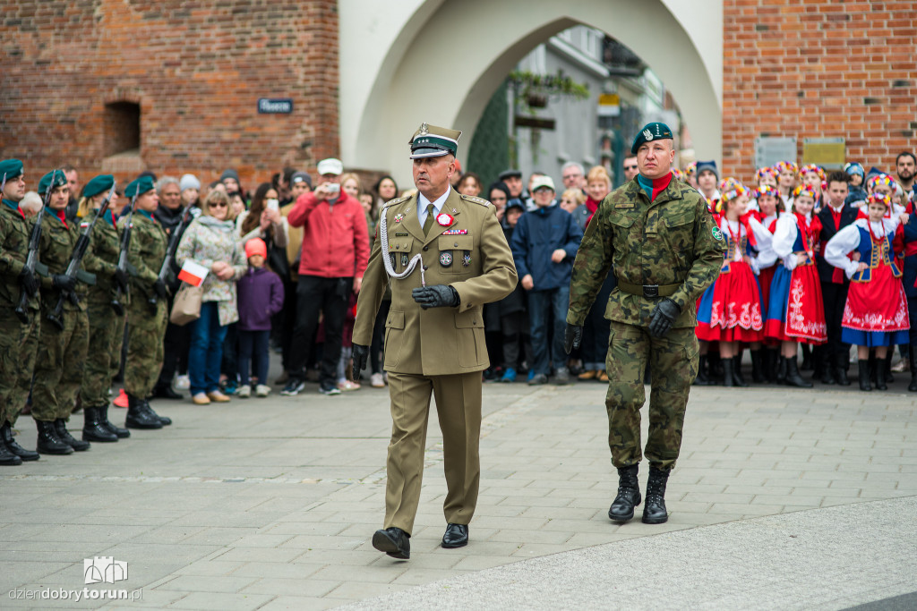 Dzień Flagi - Uroczystość wojskowa
