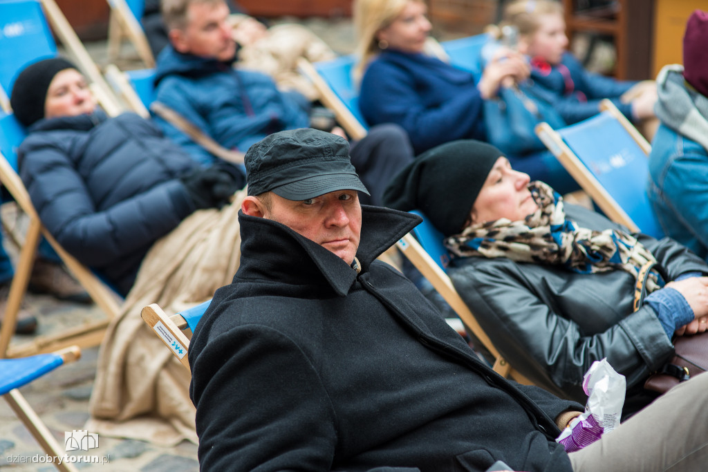 Muzyka poważna na leżakach