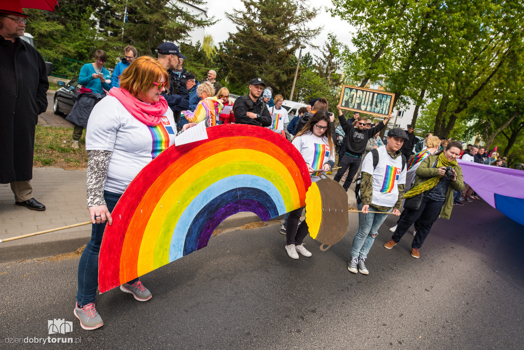 Demonstracja pod siedzibą Radia Maryja