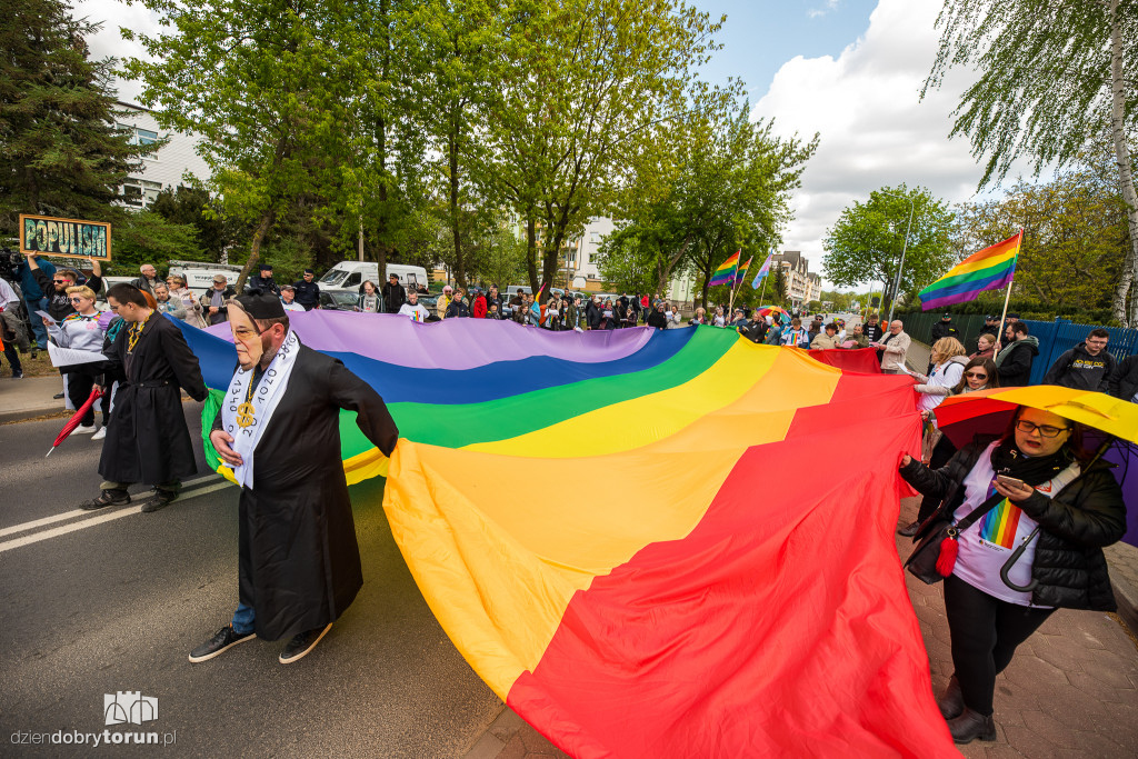 Demonstracja pod siedzibą Radia Maryja