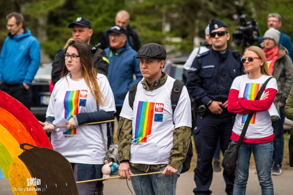 Demonstracja pod siedzibą Radia Maryja
