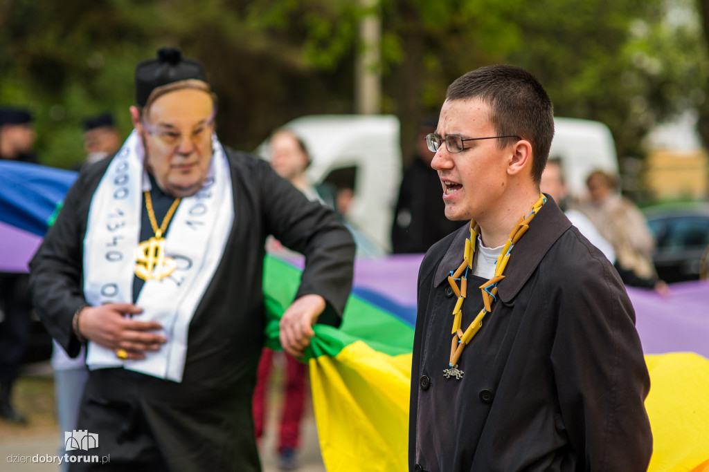 Demonstracja pod siedzibą Radia Maryja