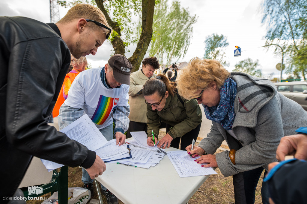 Demonstracja pod siedzibą Radia Maryja