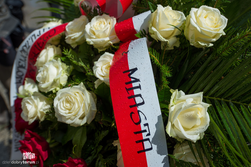 Ceremonia złożenia kwiatów