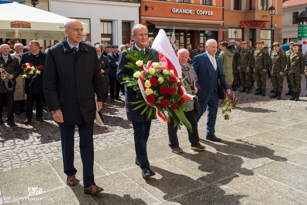Ceremonia złożenia kwiatów