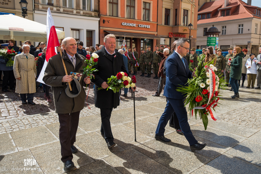 Ceremonia złożenia kwiatów