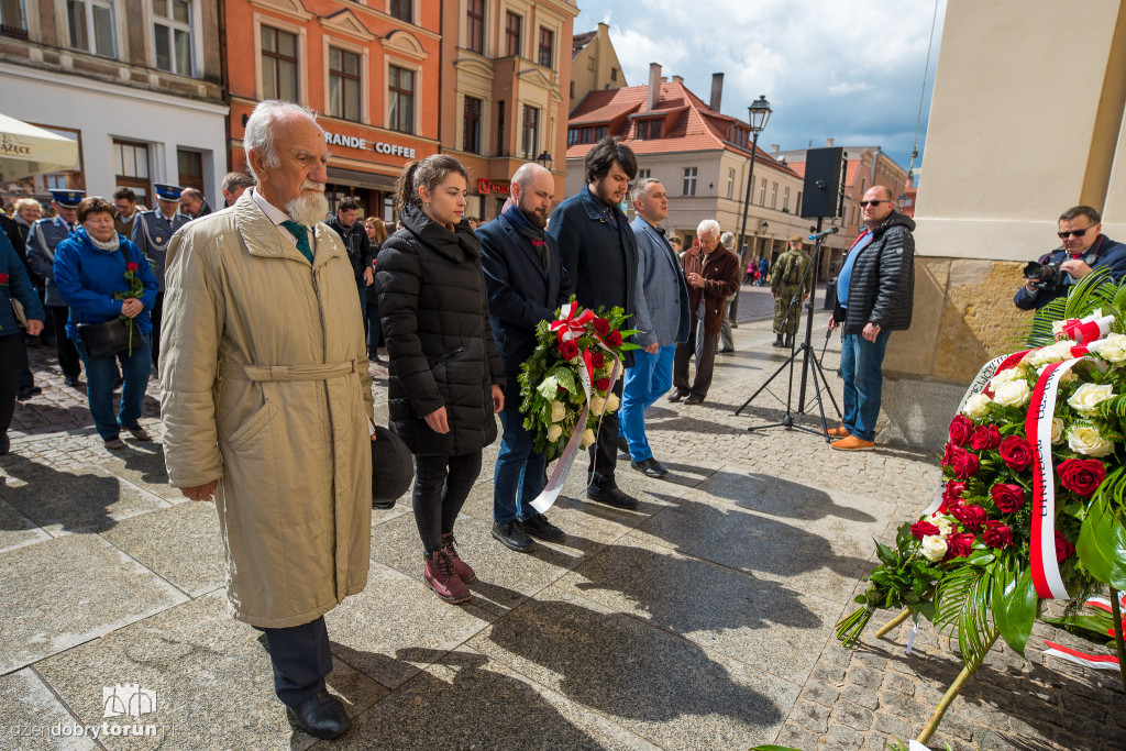 Ceremonia złożenia kwiatów