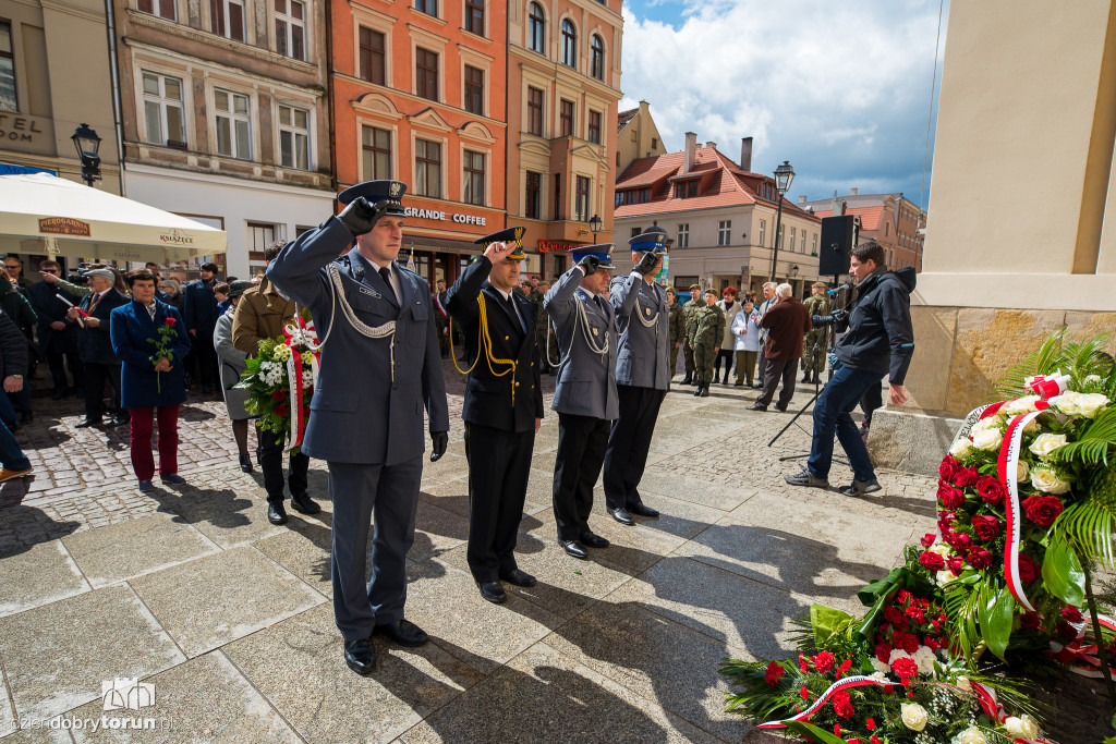 Ceremonia złożenia kwiatów