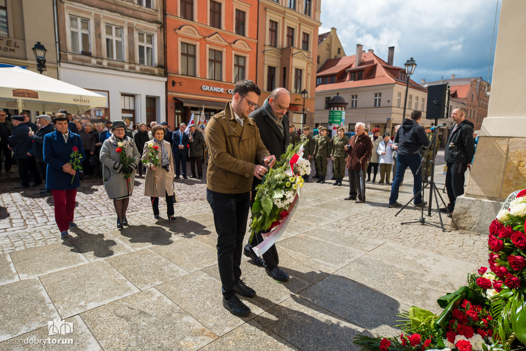 Ceremonia złożenia kwiatów