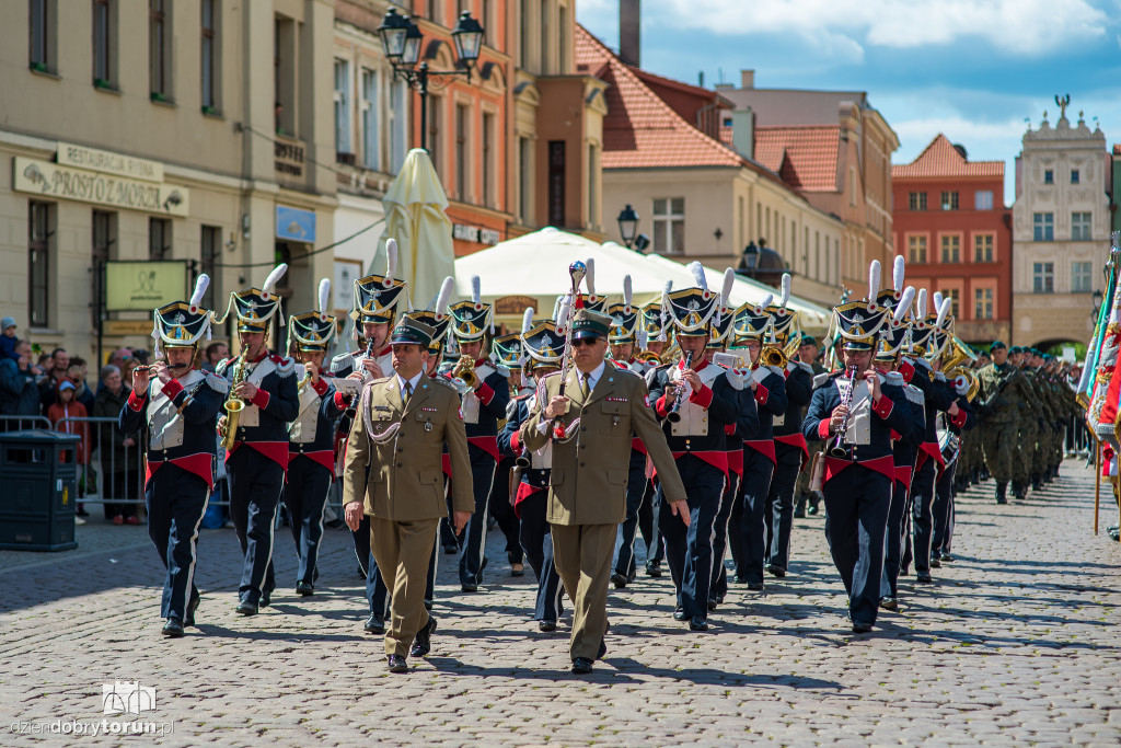 Uroczystość wojskowa na Starym Rynku