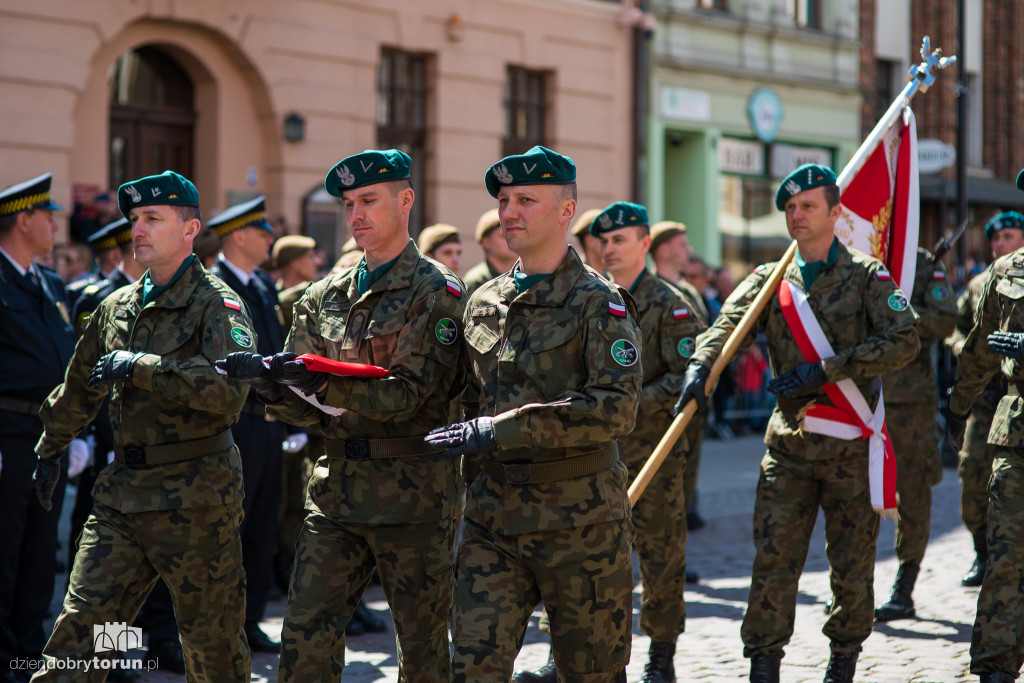Uroczystość wojskowa na Starym Rynku