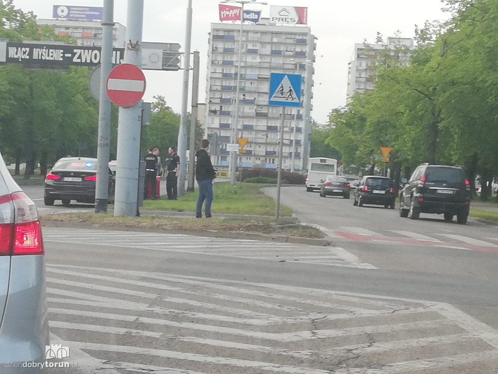Kolizja dwóch aut w centrum miasta