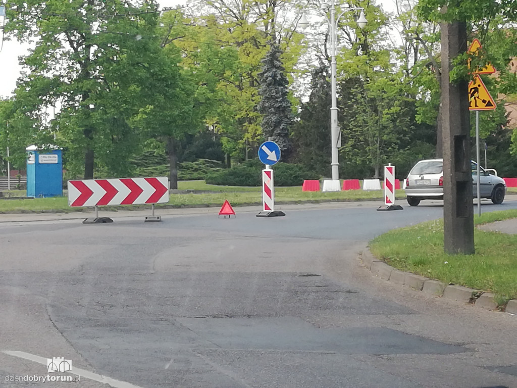 Kolizja dwóch aut w centrum miasta