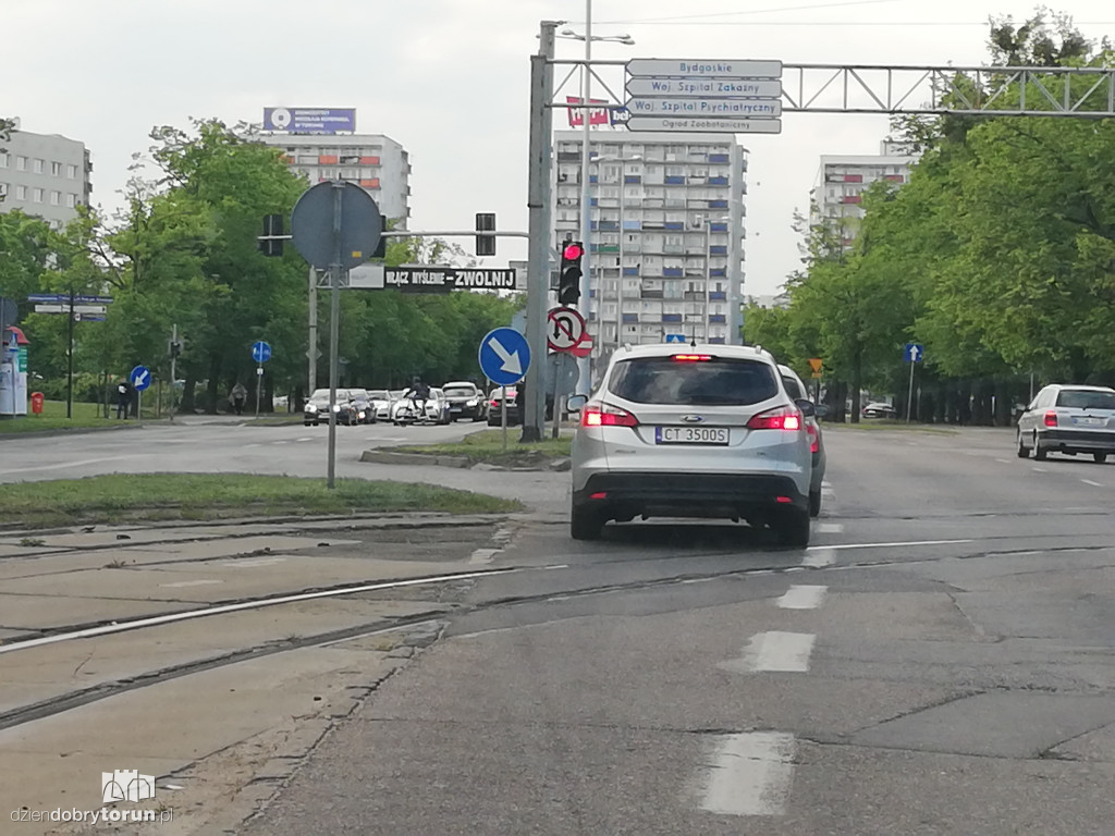 Kolizja dwóch aut w centrum miasta