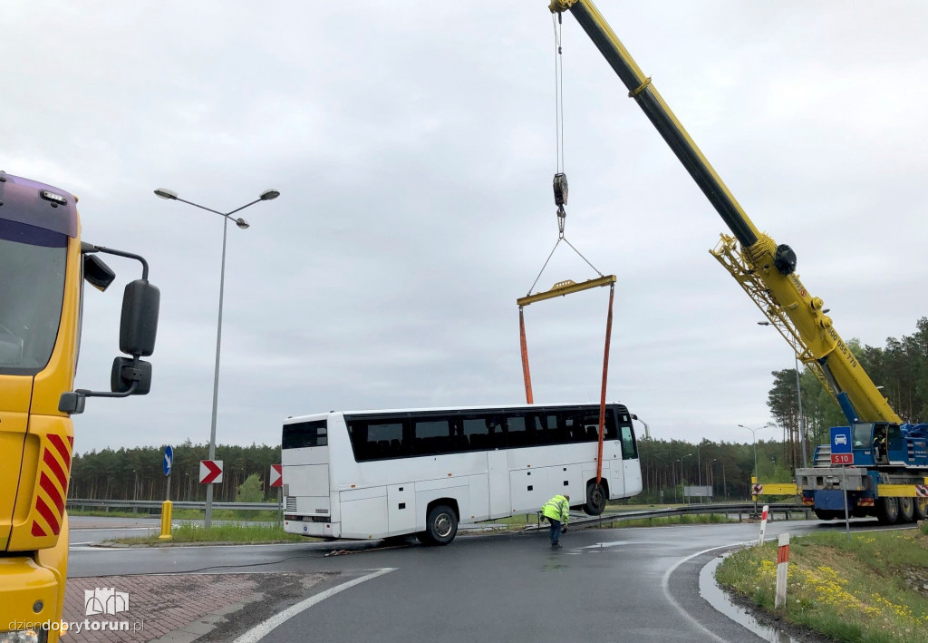 Autobus wypadł z drogi pod Toruniem