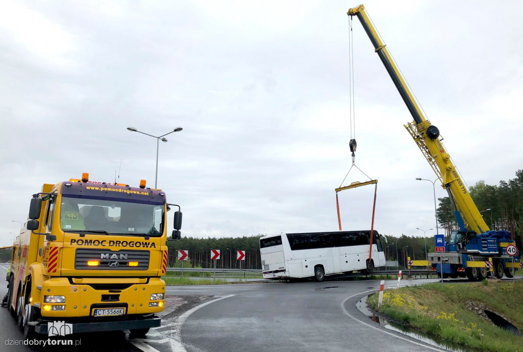 Autobus wypadł z drogi pod Toruniem