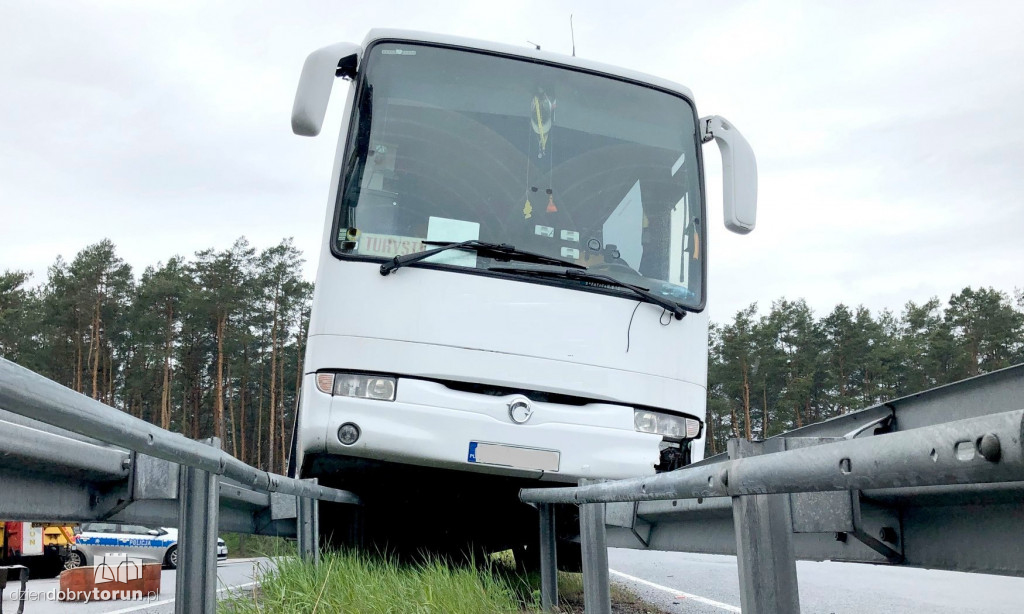 Autobus wypadł z drogi pod Toruniem