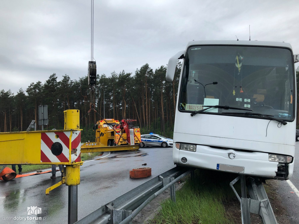 Autobus wypadł z drogi pod Toruniem