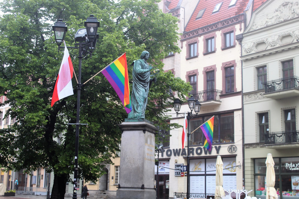 Tęczowe flagi opanowały starówkę