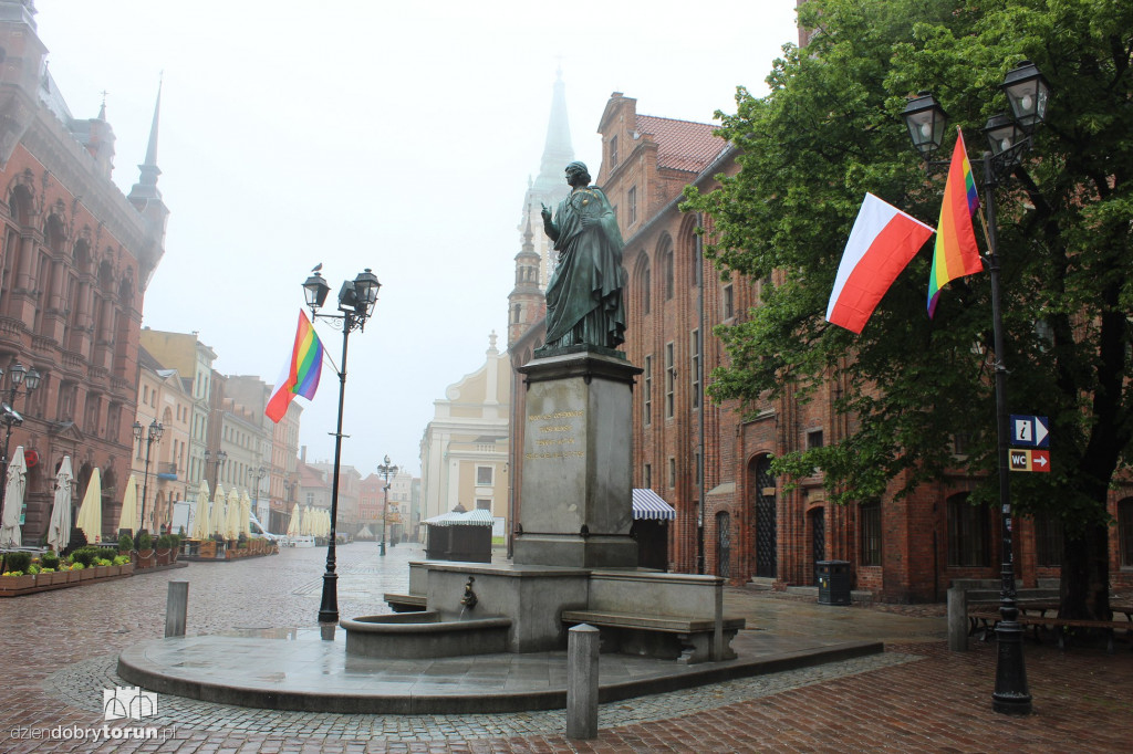 Tęczowe flagi opanowały starówkę