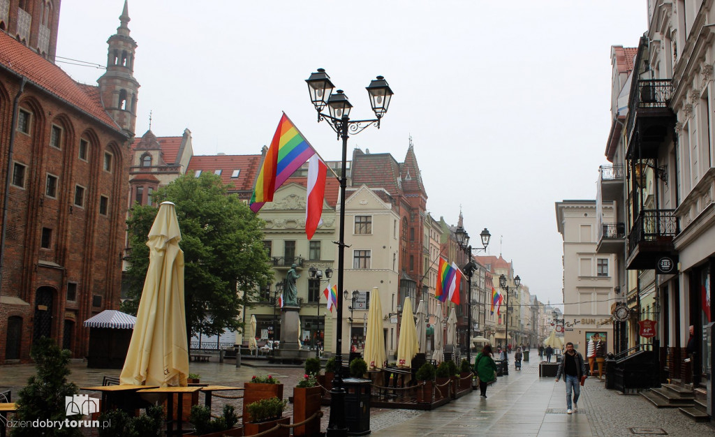 Tęczowe flagi opanowały starówkę