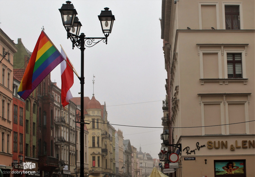 Tęczowe flagi opanowały starówkę