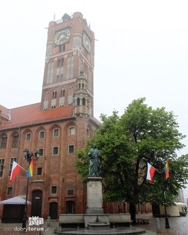 Tęczowe flagi opanowały starówkę