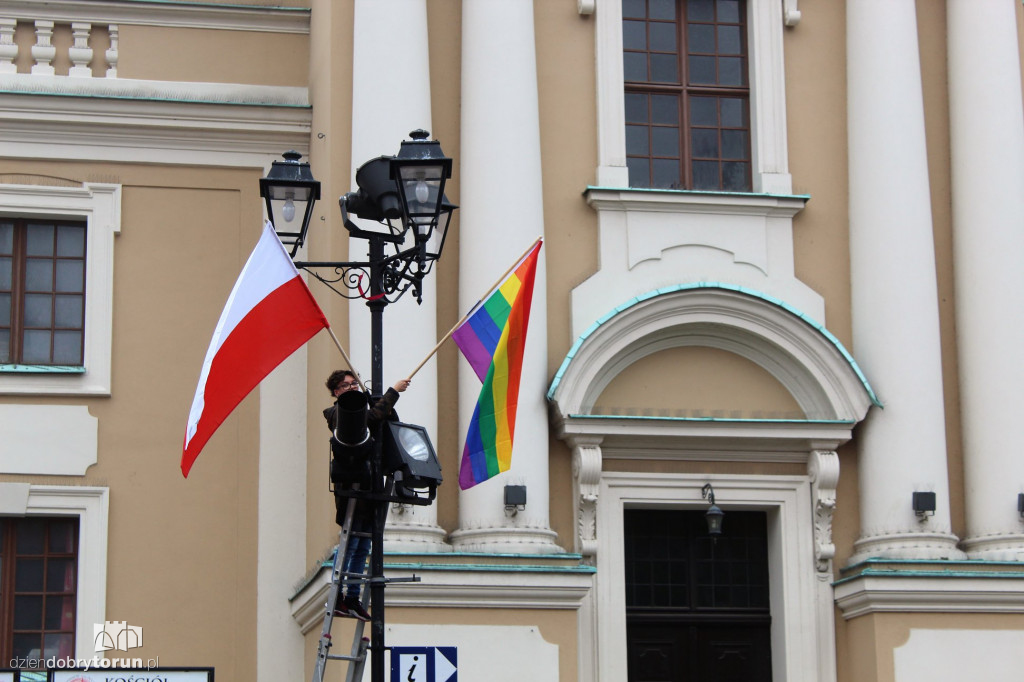 Tęczowe flagi opanowały starówkę