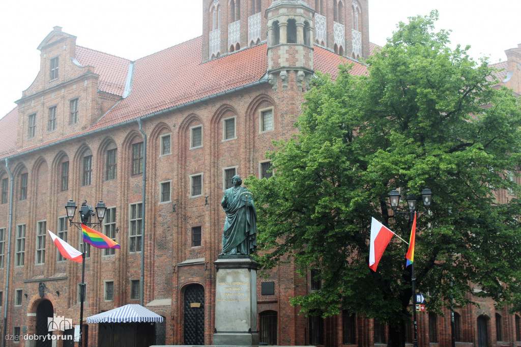 Tęczowe flagi opanowały starówkę