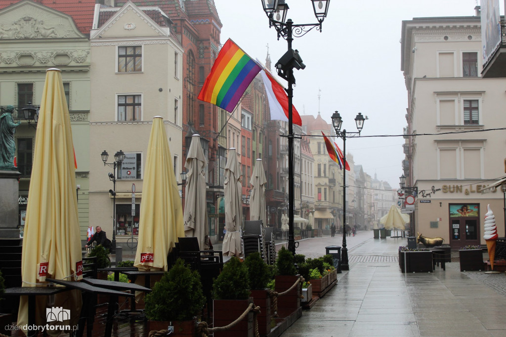 Tęczowe flagi opanowały starówkę