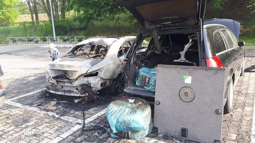 Pożar 7 aut na osiedlu Leśny Zakątek