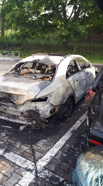 Pożar 7 aut na osiedlu Leśny Zakątek