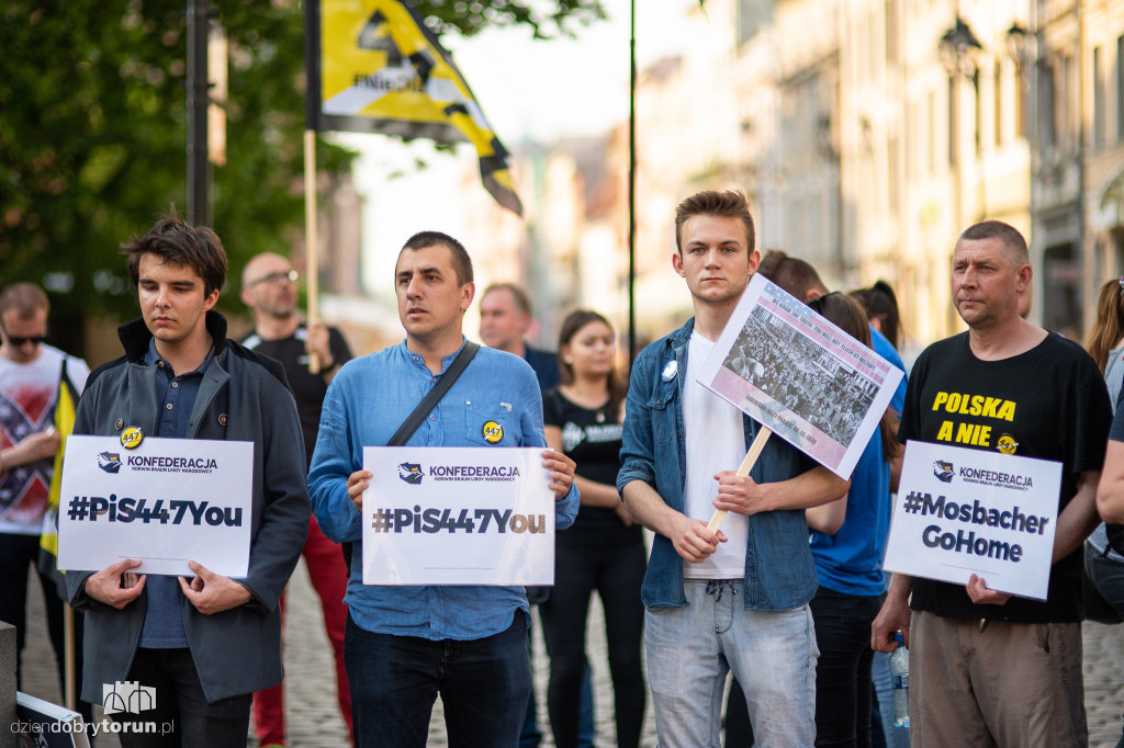 Pikieta #stop447 pod Kopernikiem