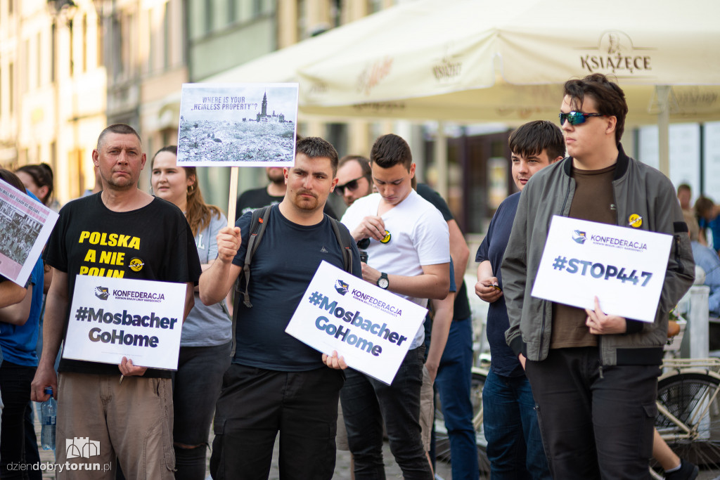 Pikieta #stop447 pod Kopernikiem