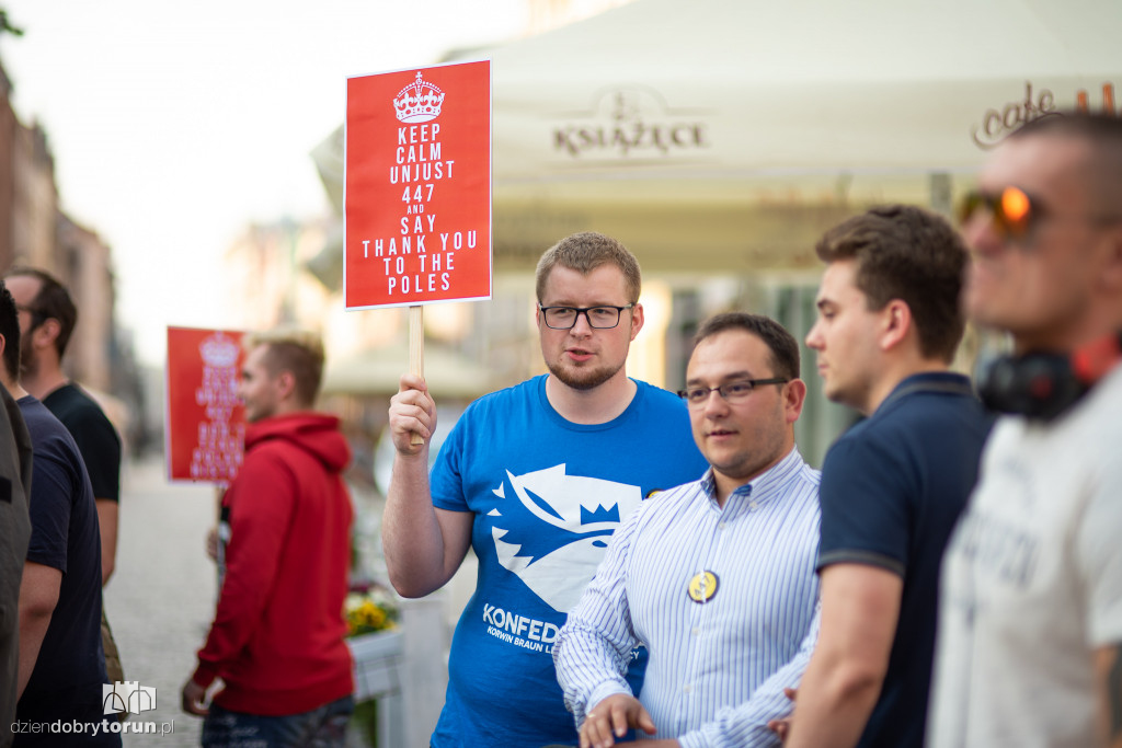Pikieta #stop447 pod Kopernikiem