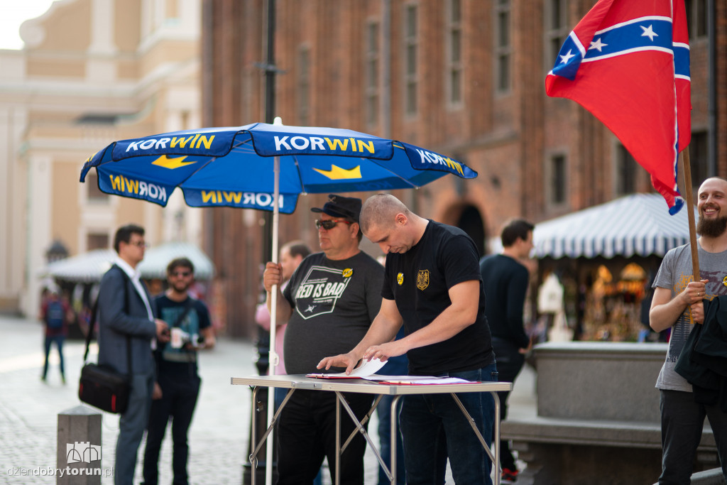 Pikieta #stop447 pod Kopernikiem
