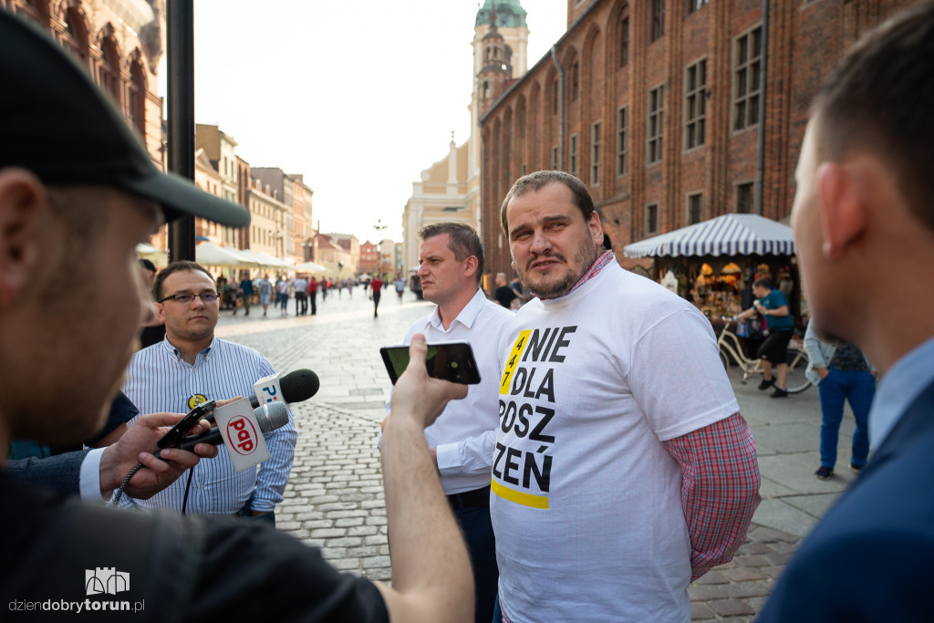 Pikieta #stop447 pod Kopernikiem