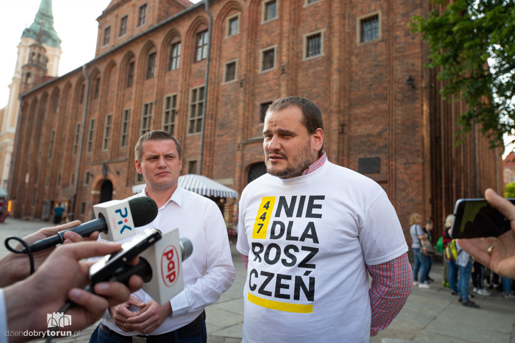 Pikieta #stop447 pod Kopernikiem