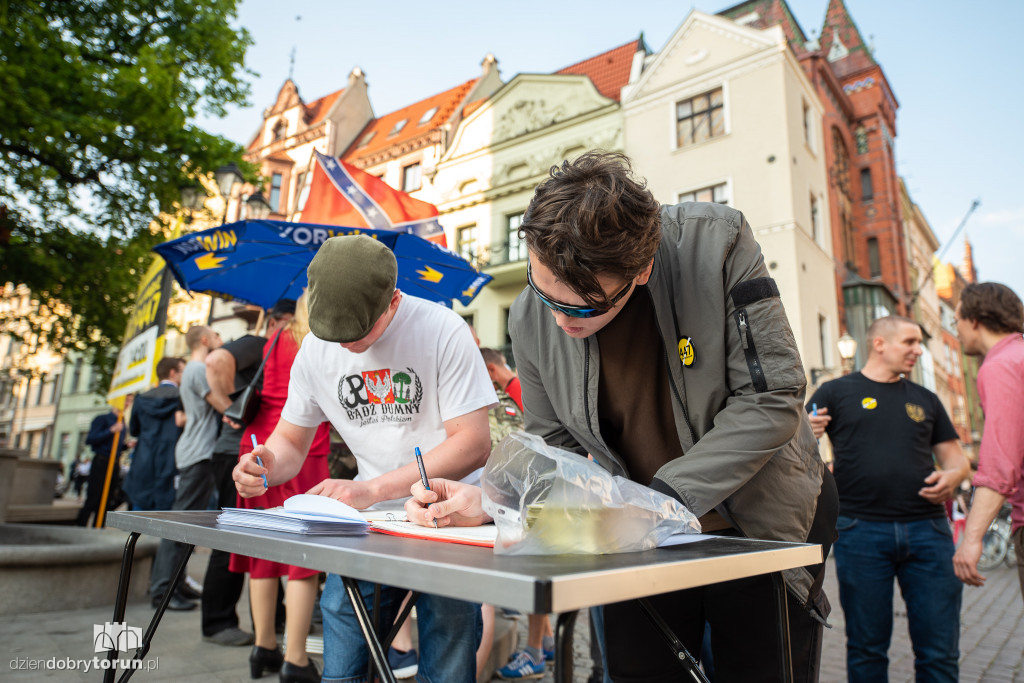 Pikieta #stop447 pod Kopernikiem
