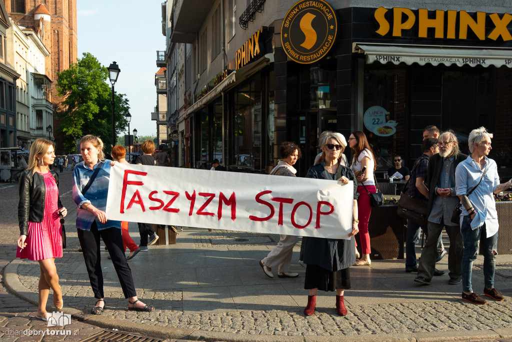 Pikieta #stop447 pod Kopernikiem