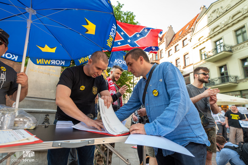 Pikieta #stop447 pod Kopernikiem