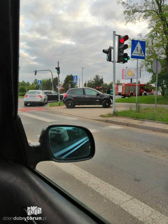Zderzenie trzech samochodów na Sz. Lubickiej