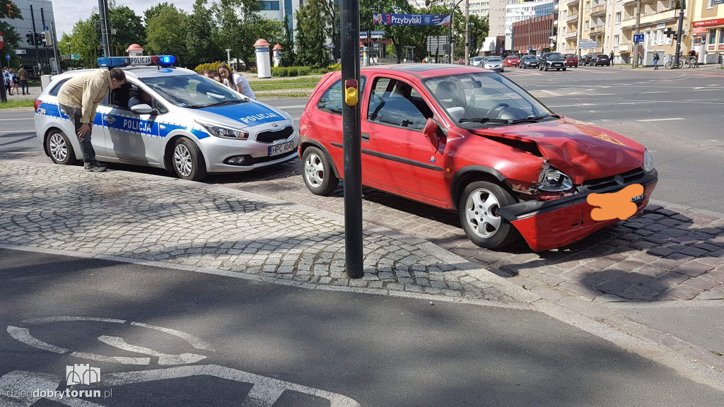 Kolizja samochodów na ulicy Odrodzenia