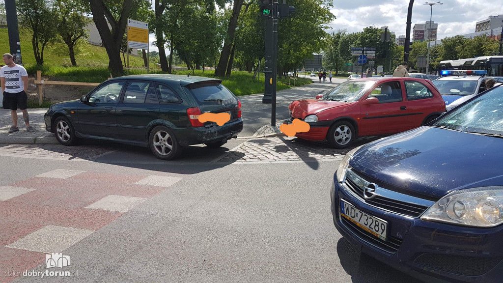 Kolizja samochodów na ulicy Odrodzenia