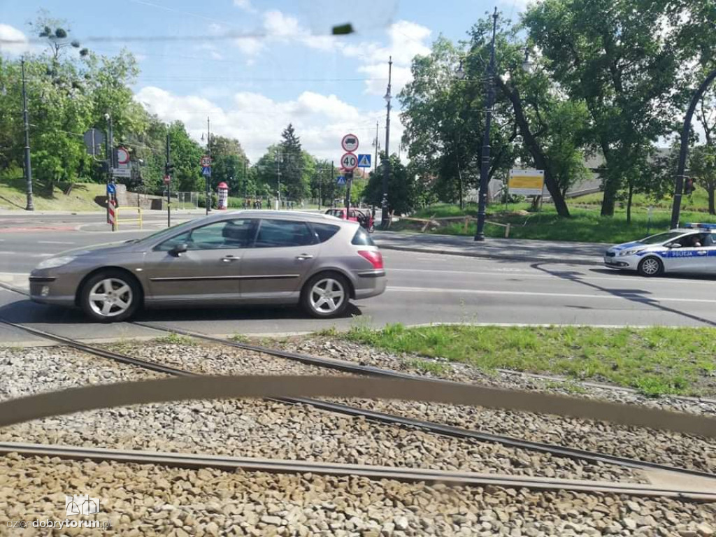 Kolizja samochodów na ulicy Odrodzenia