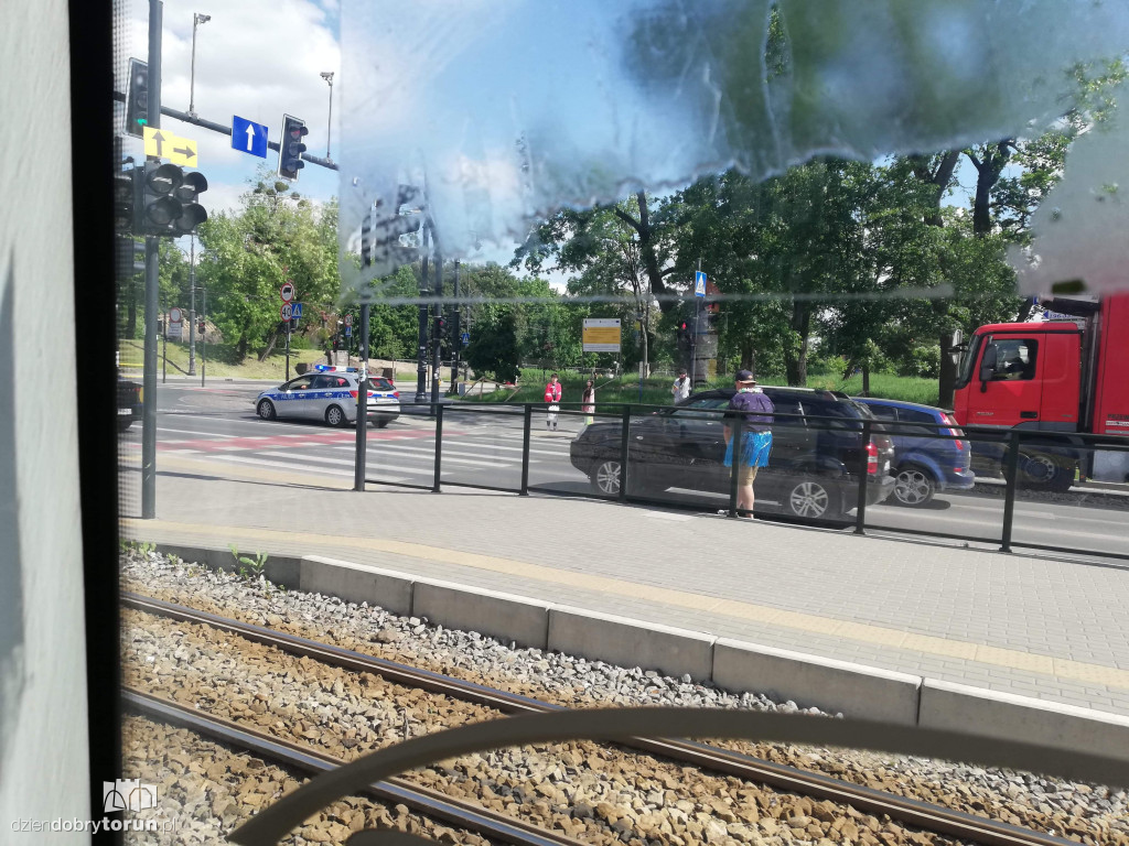 Kolizja samochodów na ulicy Odrodzenia